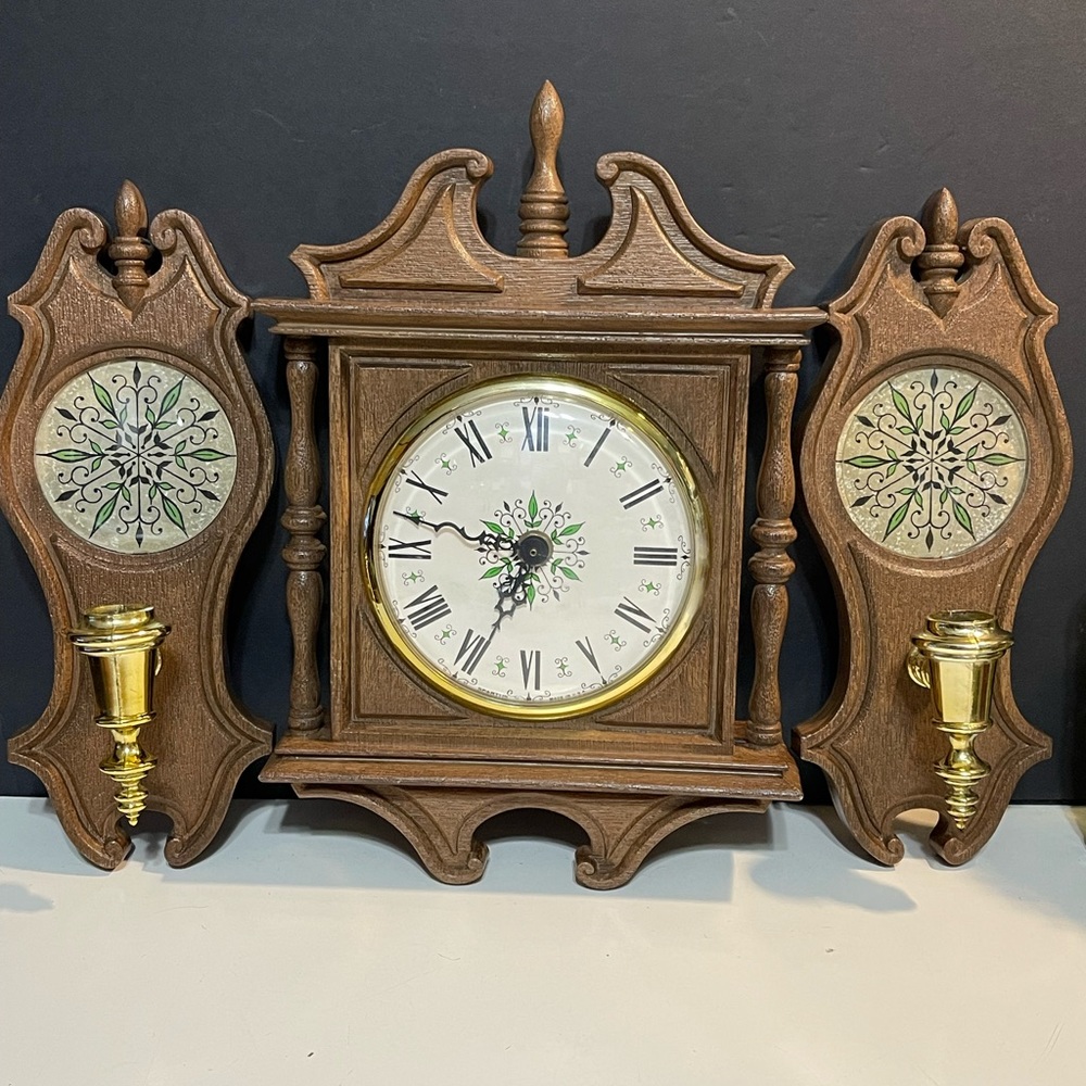 Vtg Spartus Wall Clock With 2 Matching Wall Sconces Clock works great